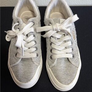 Rocket Dog Women's Gray and White Sneakers Size 6.5